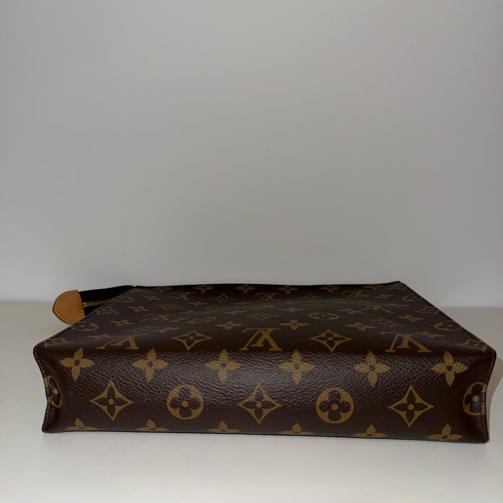 Louis Vuitton Toiletry Bag in Brown Monogram - Picture 3 of 5